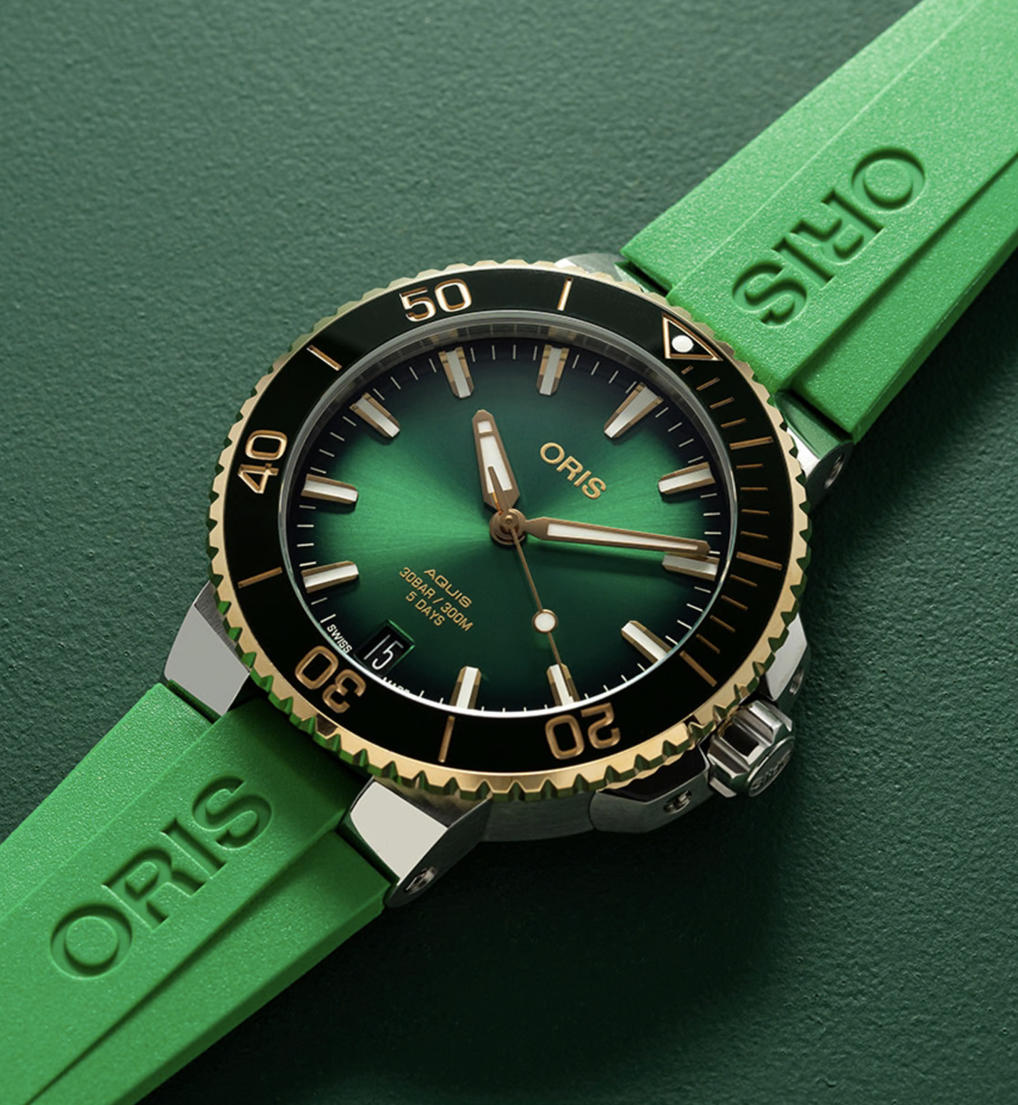 01 400 7769 6357-07 4 22 77FC Aquis Date Cal, 400 Bisco - Dial: Green, Strap: RS Green