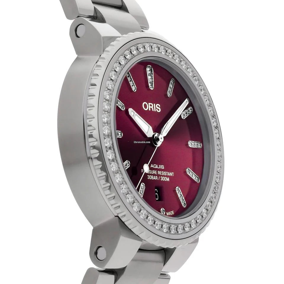 Aquis Date Diamonds - Dial: Red, Strap: MB steel polished