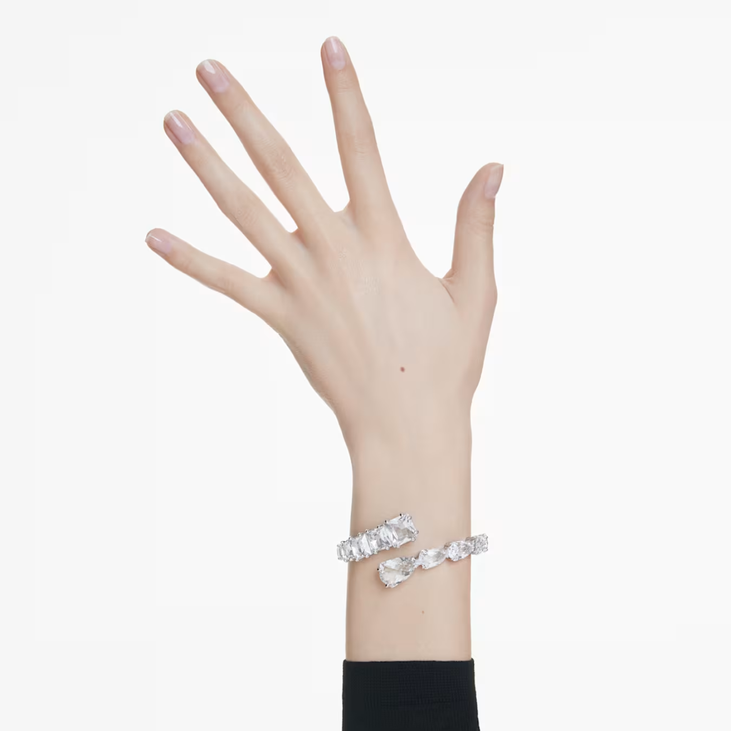 5692519  MATRIX: BANGLE MEDUIM CRY/RHS M
